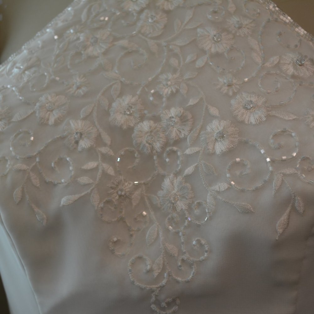 Hand Made Beaded Ivory scalloped formal dress - Picture 8 of 9